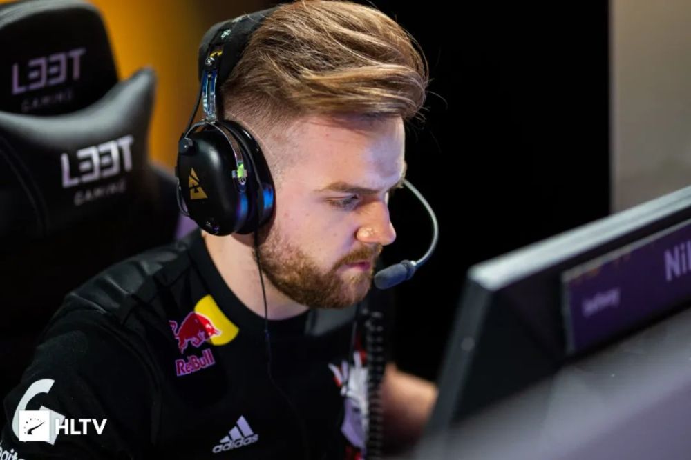 [赛后报告] 新王登基！ LNG Esports 凭借稳健的运营击败 Bilibili Gaming 2：1