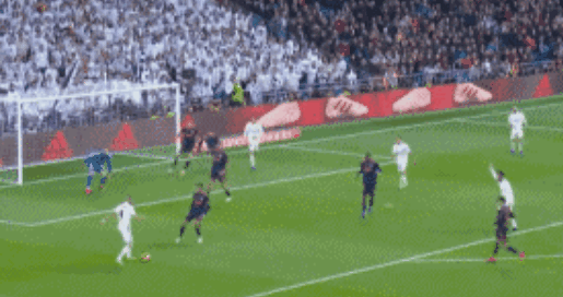 与4结缘，多特5轮欧冠联赛有4轮打入4球，剩下1轮被曼城进4球（多特与数字4有缘：5轮欧冠4场各入4球，另1场被曼城打进4球）