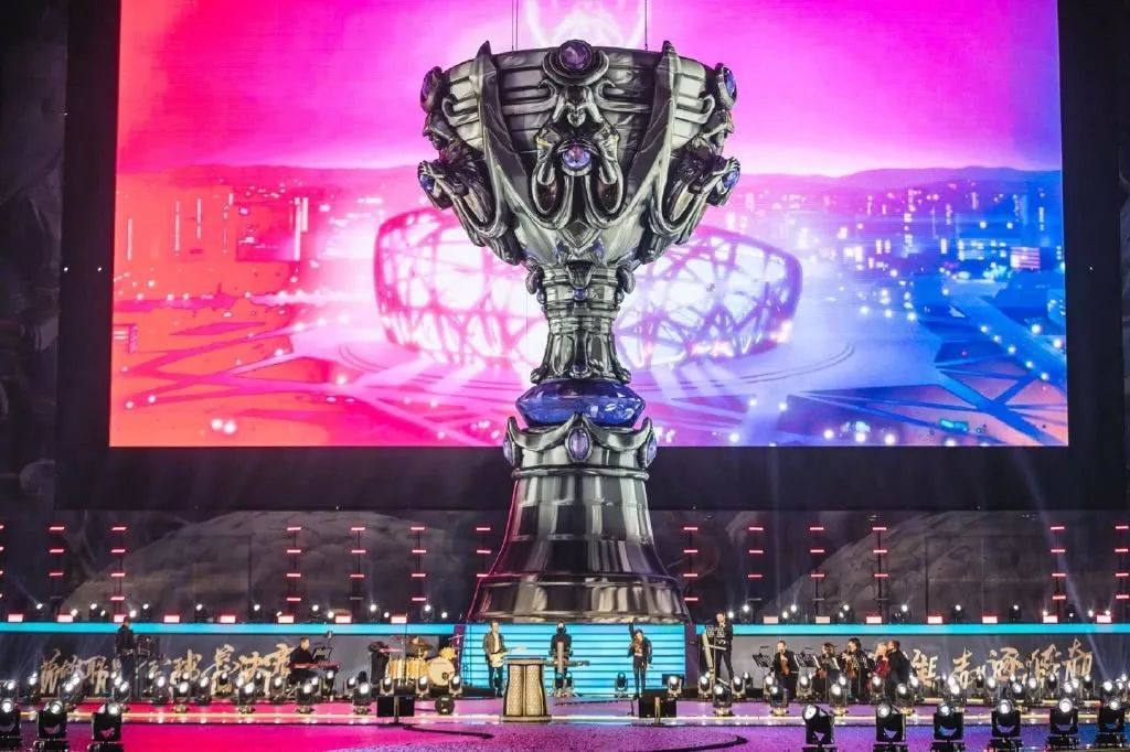 LGD Gaming 官方：成功与教练 1874 和 Chelizi 续约。