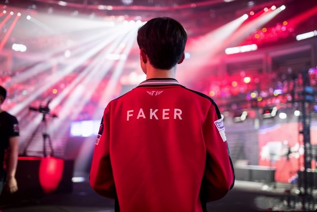 EDG赛后群访 Leave：第二把打得巨臭无比 其他两把还好吧