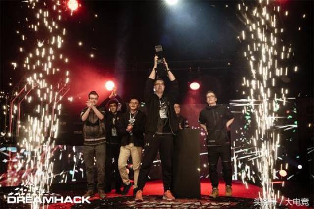 在今日OMG对阵OMG的比赛中，JackeyLove使用卢锡安达成了在LPL的第3000次助攻，是AD位第2位达成该成就的选手，恭喜JackeyLove！